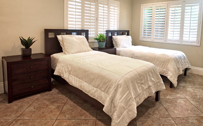 Comfortable bedroom at Sunrise Detox Palm Beach